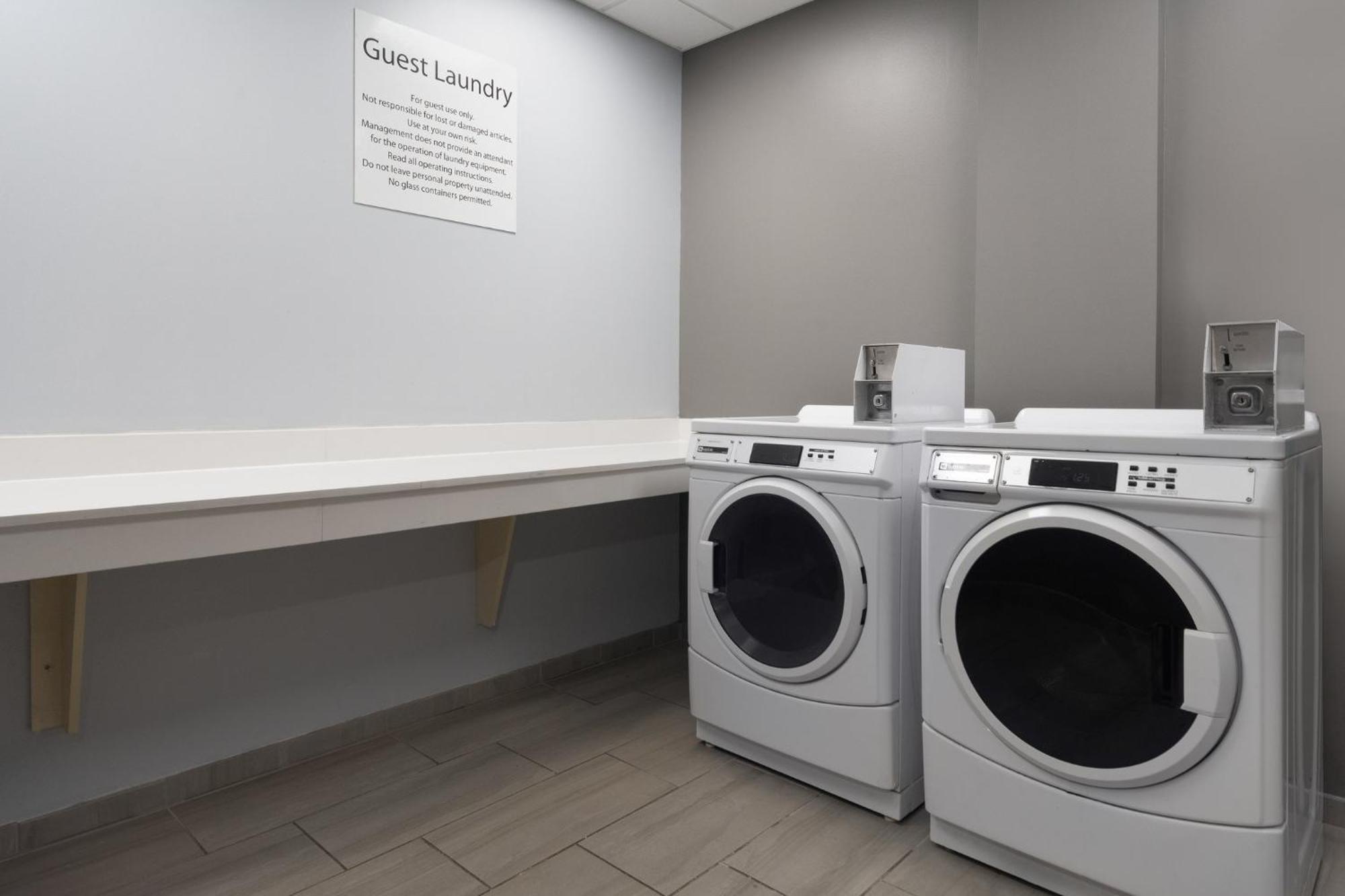 Holiday Inn Express Hotel & Suites Saginaw By Ihg Εξωτερικό φωτογραφία